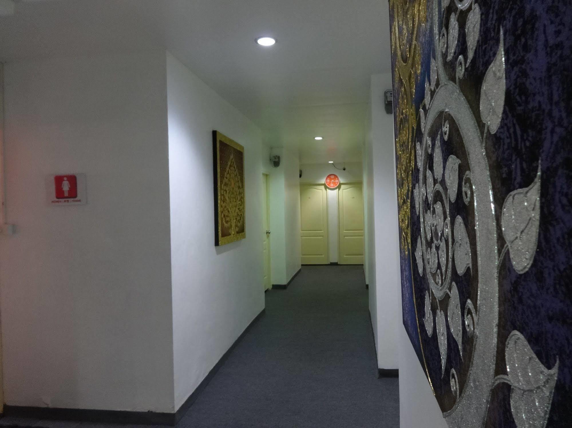 Oyo 568 Art Hotel Hua Lamphong بانكوك المظهر الخارجي الصورة